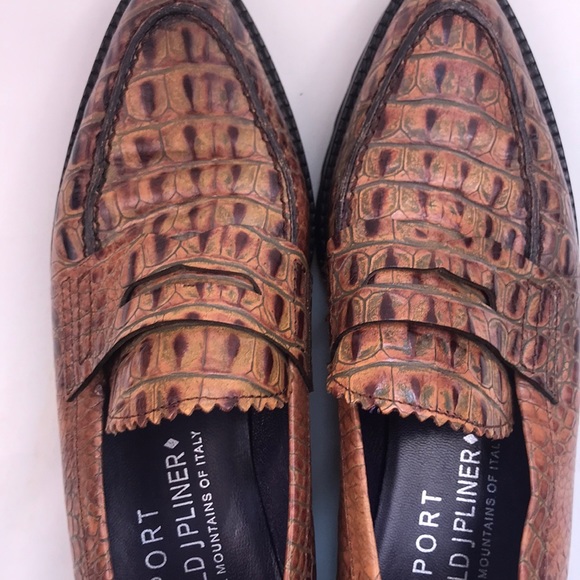 Donald J. Pliner leather loafers, size 6, EUC - Picture 10 of 10